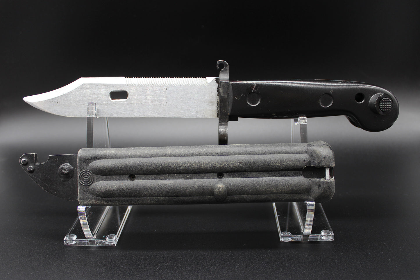 Sammlerbedarf Barleben – 1 Paar Dolchständer Blankwaffenständer Art.Nr 670