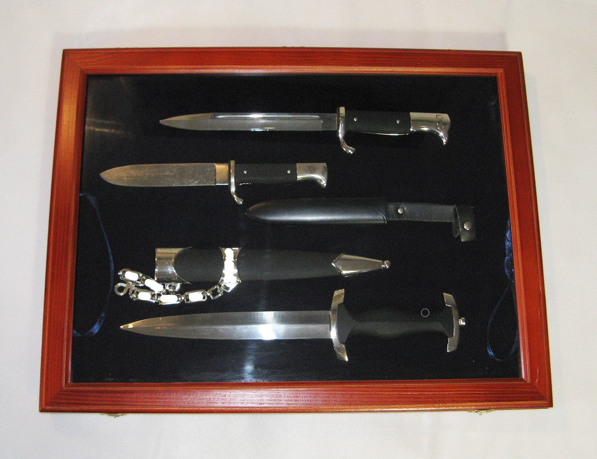 Lieferung auf Anfrage - XXL Ordenvitrine, Sammlervitrine Echtholz Art.Nr. 216, ca. 750 x 520 x 30mm, Versand nur in Deutschland