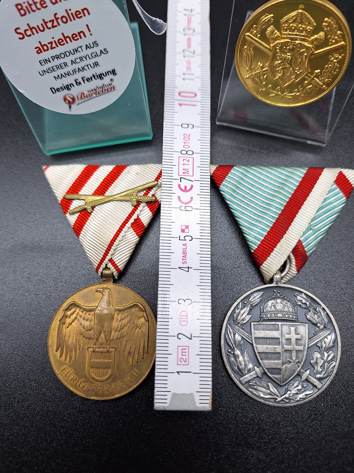 Dekoständer für Orden- und Ehrenzeichen an Banddekoration Trageweise Österreich am Dreiecksband Art.Nr. 480