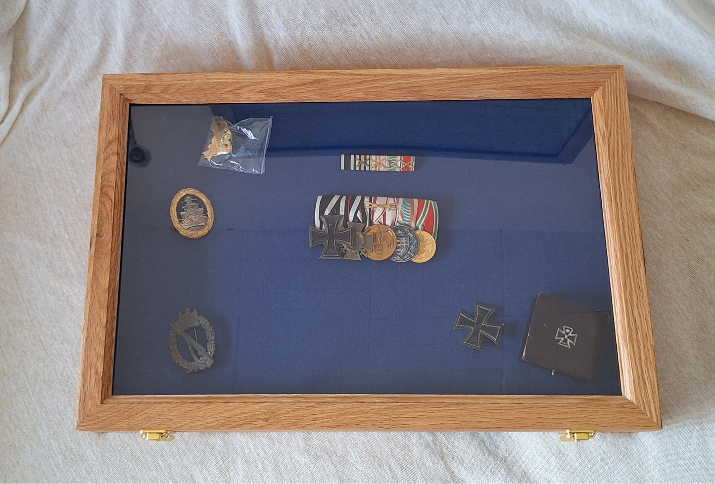 Zubehör Filzeinlage 3mm für Ordenvitrine, Sammlervitrine, Schaukasten in Echtholz - groß