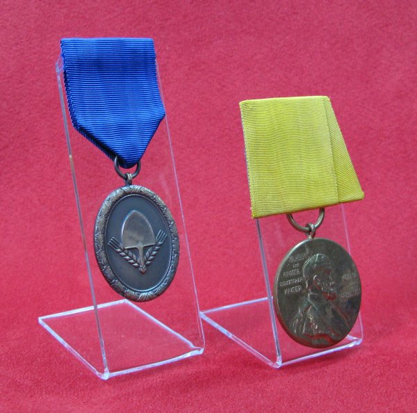 Werksverkauf – 10 Stück Ständer für Orden- und Ehrenzeichen an Band mit Tragenadel groß Art.Nr. 541