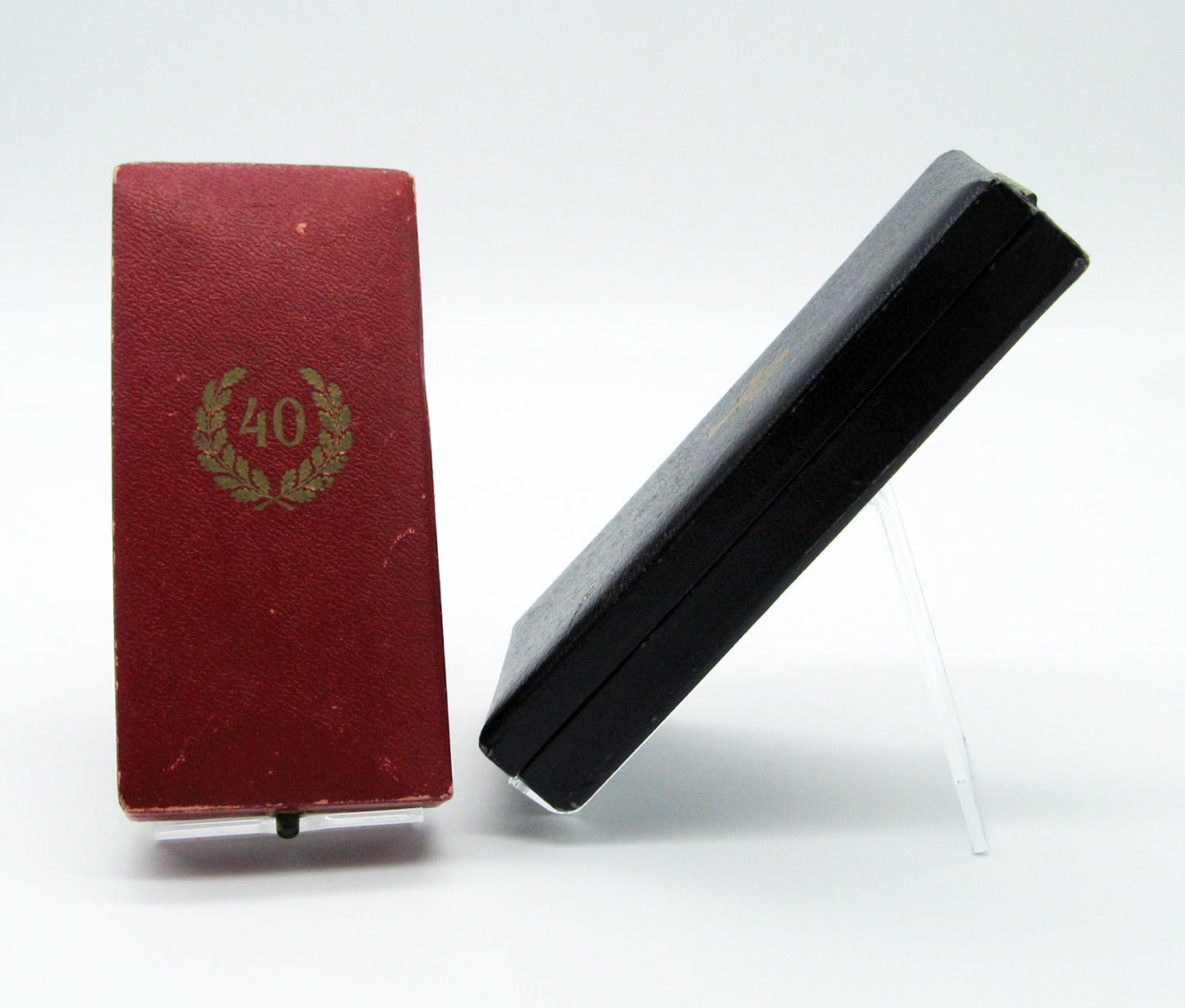 Werksverkauf – 10 Stück Etuiständer, Ordenständer für Stücke im geschlossenen Etui wie Eisernes Kreuz, Verwundetenabzeichen, Kriegsverdienstkreuz und viele Etuis mehr Art.Nr. 551