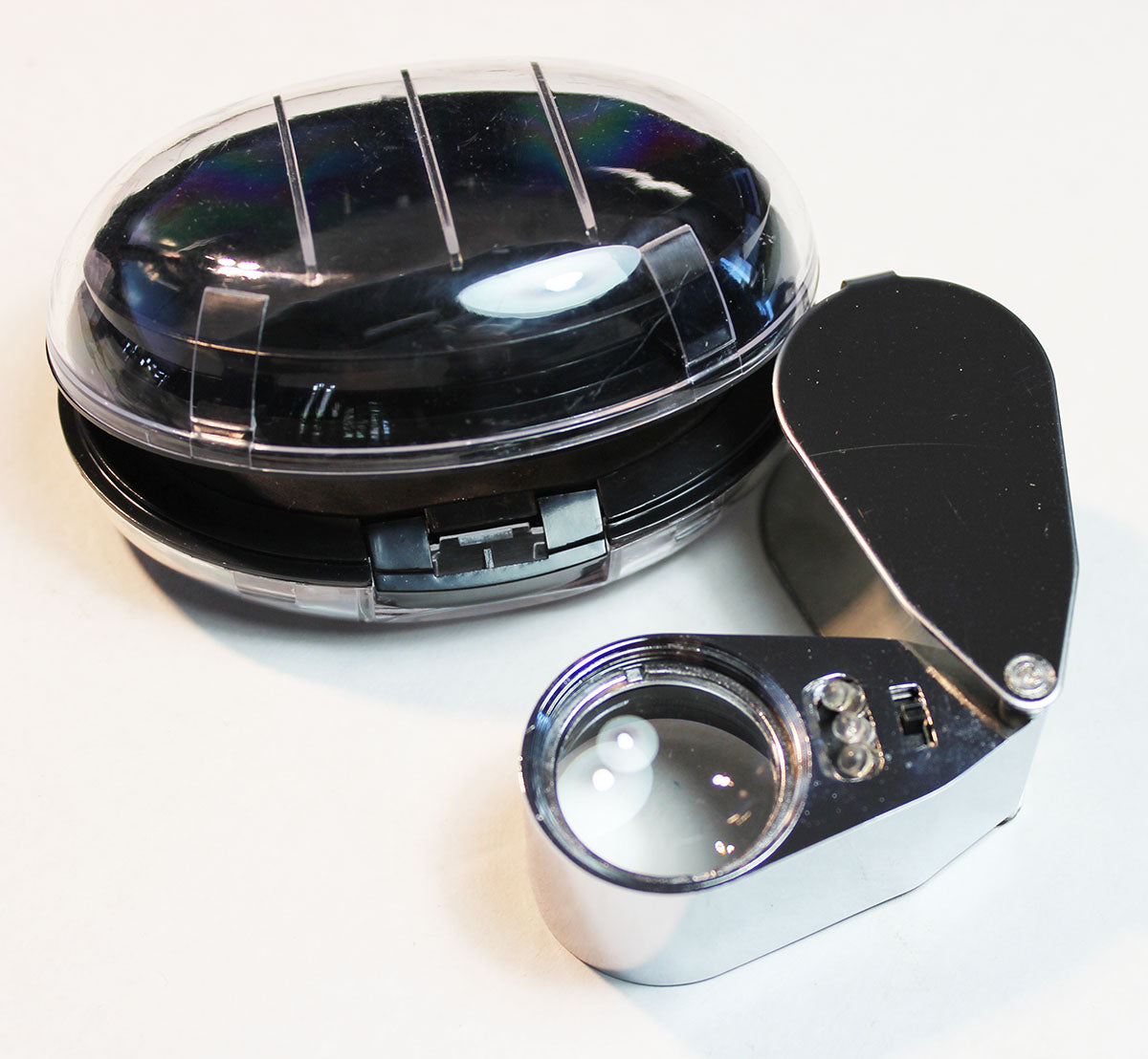 Sammlerbedarf Barleben – Metalllupe ca 10fach mit LED und UV im Etui Art.Nr. 264