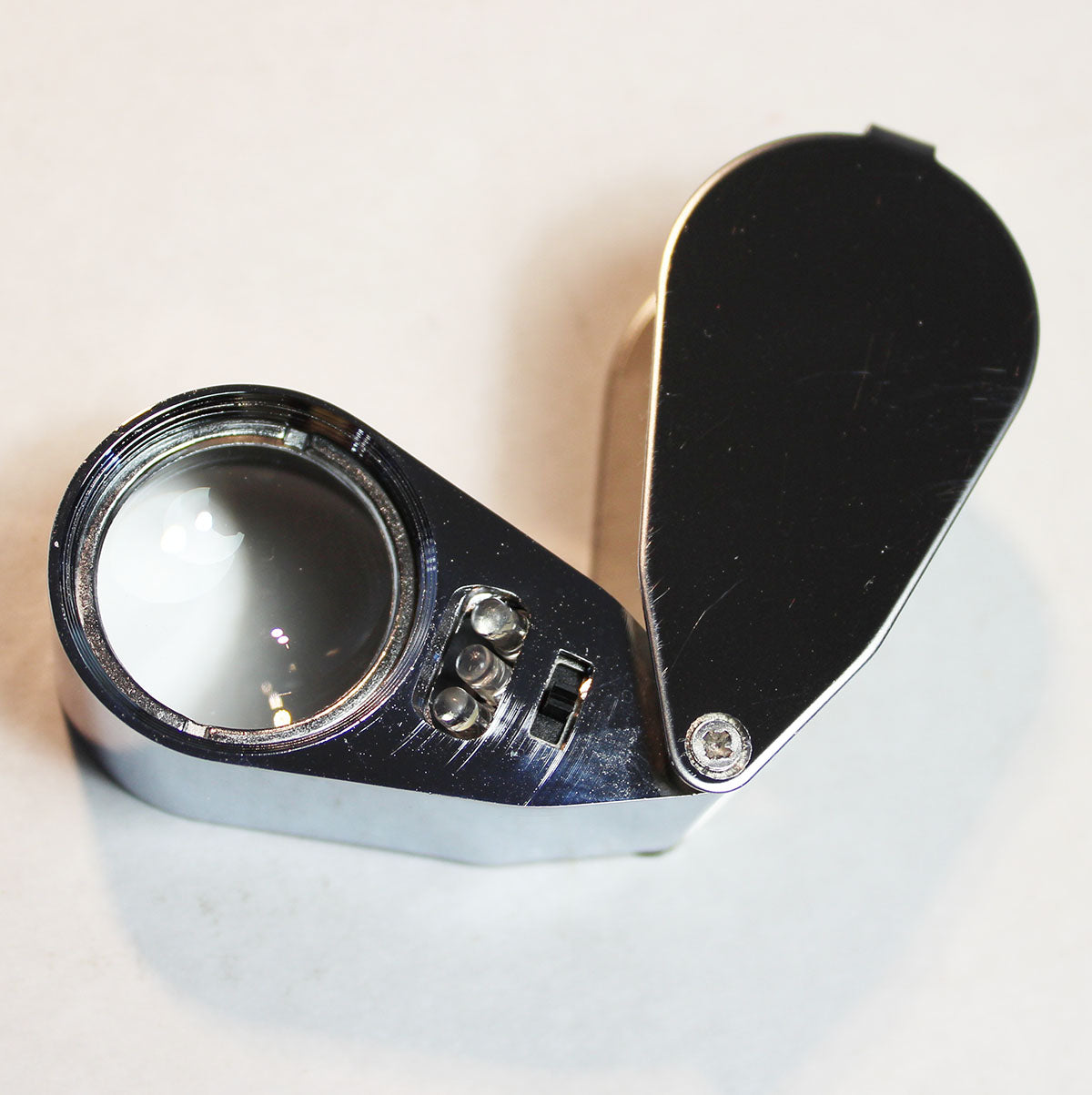 Sammlerbedarf Barleben – Metalllupe ca 10fach mit LED und UV im Etui Art.Nr. 264