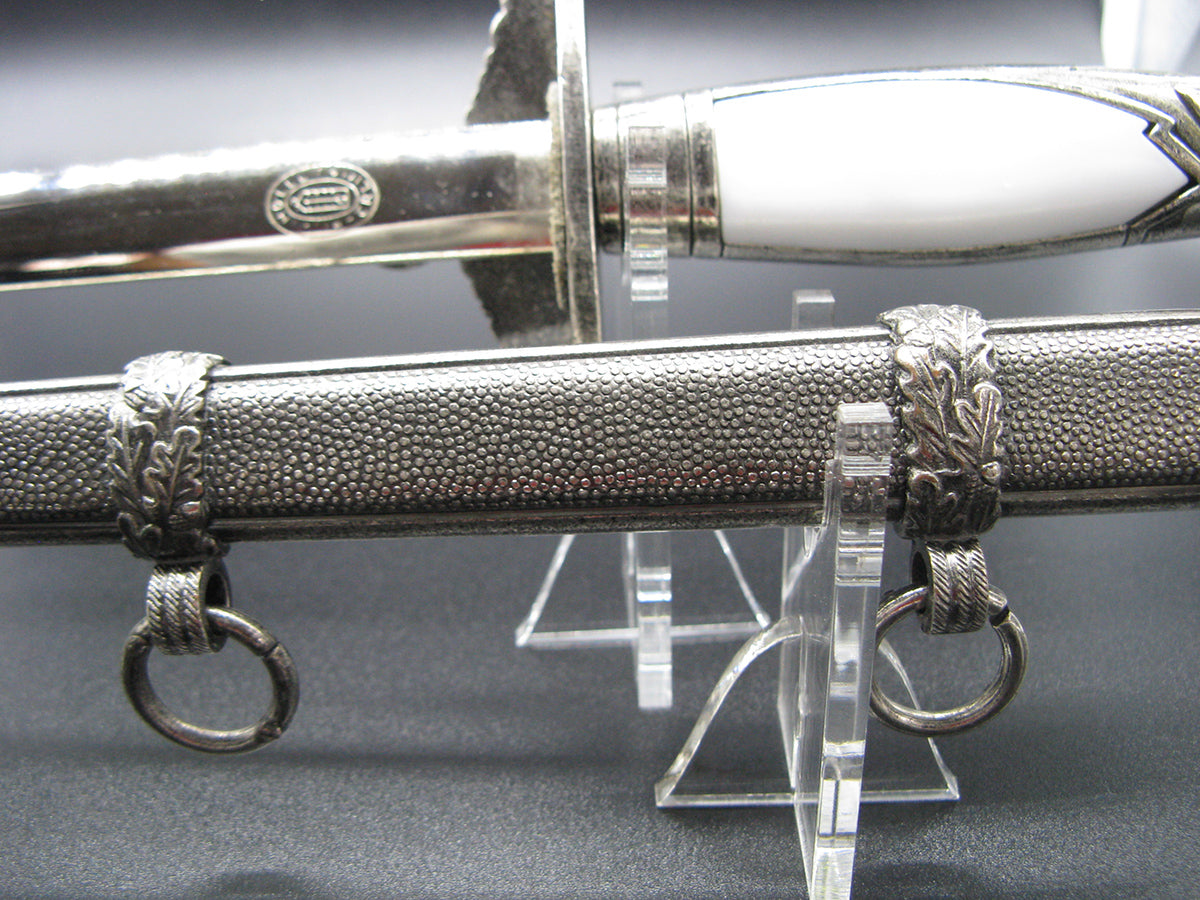 Sammlerbedarf Barleben – 2 Paar Dolchständer Blankwaffenständer 6+8cm hoch Art.Nr. 710