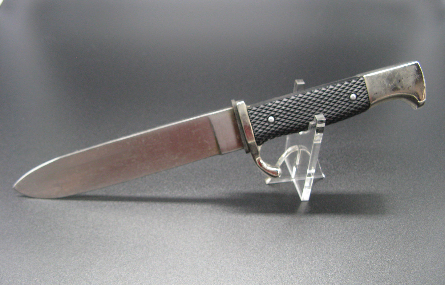 Sammlerbedarf Barleben – 1 Paar Dolchständer Blankwaffenständer 6cm hoch Art.Nr. 690