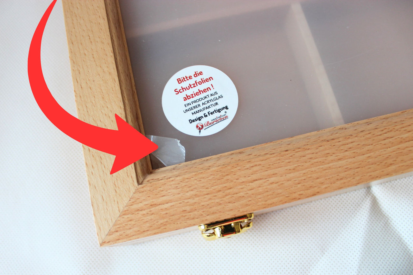 NEU IM SHOP! SONDERPREIS  - Ordenvitrine aus Echtholz Buche – abschließbar, entnehmbarer Facheinsatz