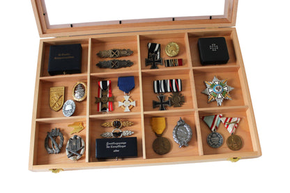 NEU IM SHOP! SONDERPREIS  - Ordenvitrine aus Echtholz Buche – abschließbar, entnehmbarer Facheinsatz