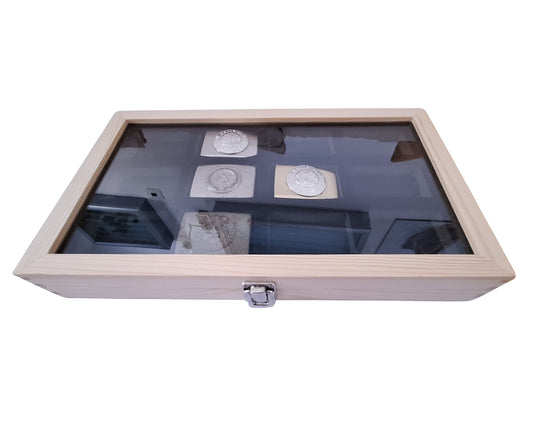 Vitrine für Koppelschlösser, Sammlervitrine Echtholz, Kiefer Natur ca. 380 x 220 x 50mm Art.Nr.301