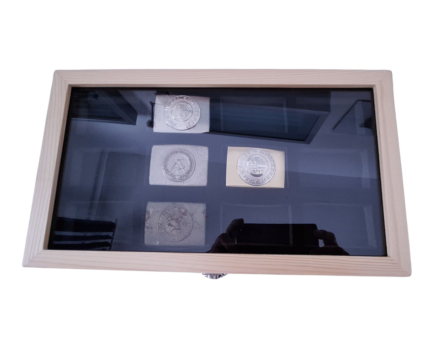 Vitrine für Koppelschlösser, Sammlervitrine Echtholz, Kiefer Natur ca. 380 x 220 x 50mm Art.Nr.301