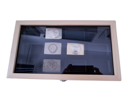 Vitrine für Koppelschlösser, Sammlervitrine Echtholz, Kiefer Natur ca. 380 x 220 x 50mm Art.Nr.301